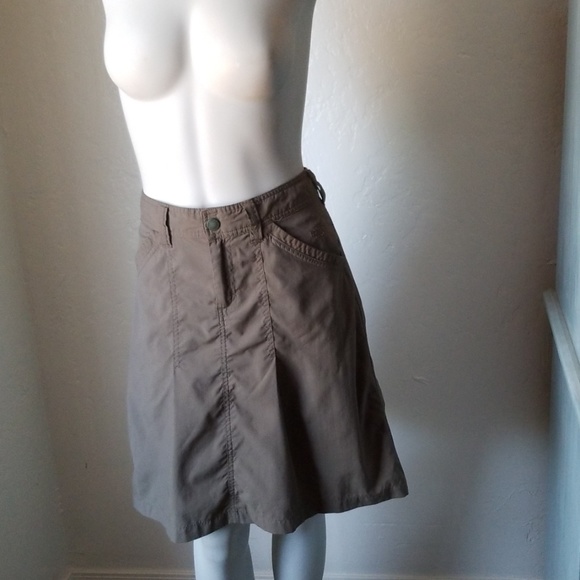 The North Face Dresses & Skirts - North Face Horizon Utility Skirt Size 8